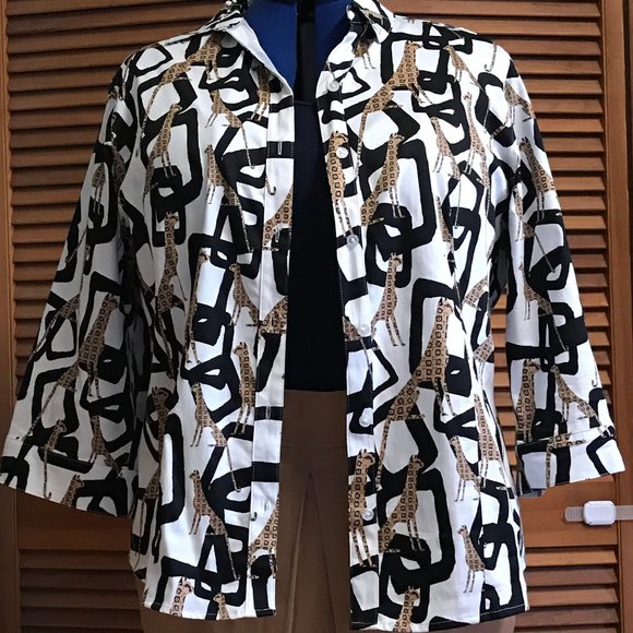 Chico's Brand Size 3 (XL) Cheetah Black and Tan Top - Picture 3 of 7